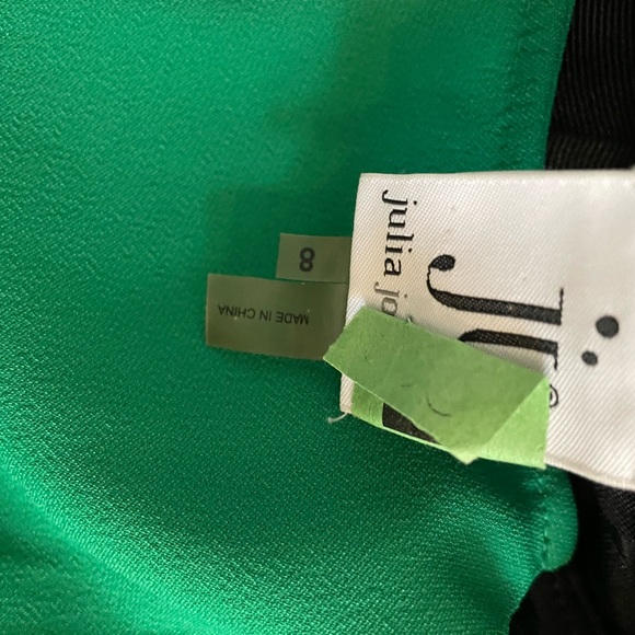 Julia Jordan Dress with shoulder detail - Picture 3 of 3